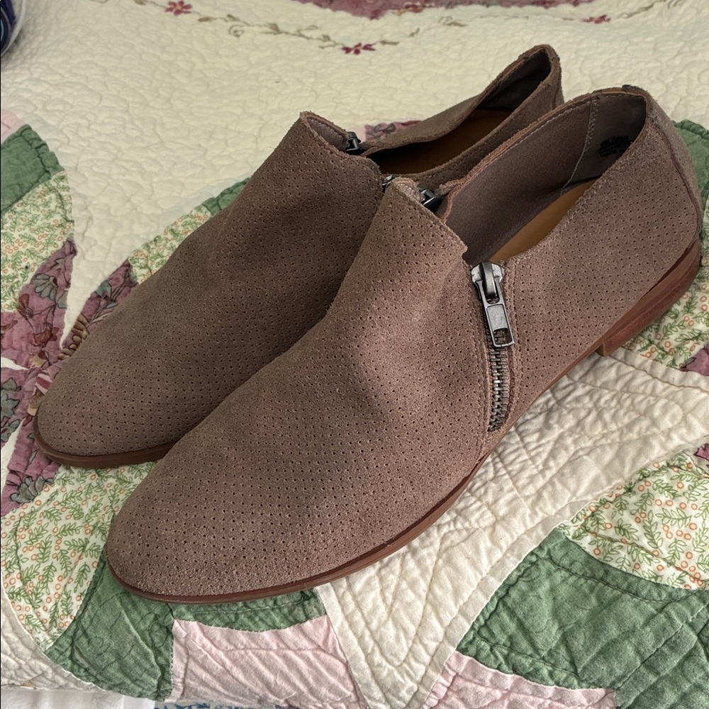 Crown Vintage Cruz zip ankle booties